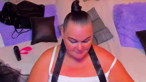 Snapshot of milanabiegert chatting on 09/23/25, 08:12 Lana online show from 09/23/25, 08:12