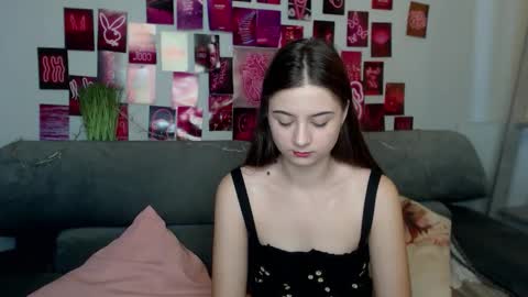 Snapshot of milanaroz chatting on 09/25/25, 05:11 milanaroz online show from 09/25/25, 05:11