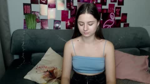 Snapshot of milanaroz chatting on 10/12/25, 05:12 milanaroz online show from 10/12/25, 05:12