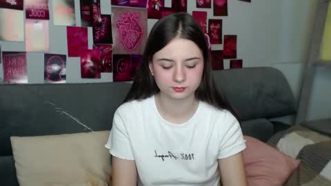 Snapshot of milanaroz chatting on 10/24/25, 05:37 milanaroz online show from 10/24/25, 05:37