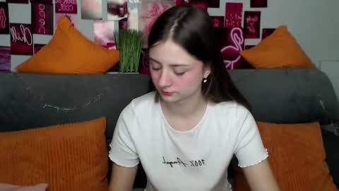 Snapshot of milanaroz chatting on 10/31/25, 06:03 milanaroz online show from 10/31/25, 06:03