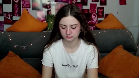 Snapshot of milanaroz chatting on 11/01/25, 05:53 milanaroz online show from 11/01/25, 05:53