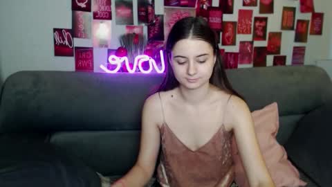 Snapshot of milanaroz chatting on 11/14/25, 06:01 milanaroz online show from 11/14/25, 06:01