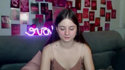 Snapshot of milanaroz chatting on 11/15/25, 06:00 milanaroz online show from 11/15/25, 06:00