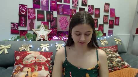 Snapshot of milanaroz chatting on 12/20/25, 06:31 milanaroz online show from 12/20/25, 06:31