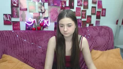 Snapshot of milanaroz chatting on 02/01/26, 06:12 milanaroz online show from 02/01/26, 06:12
