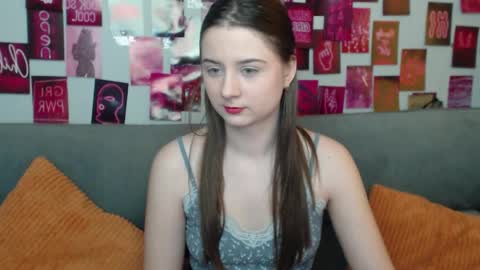 Snapshot of milanaroz chatting on 04/11/26, 05:34 milanaroz online show from 04/11/26, 05:34