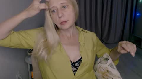 Milena online show from 09/28/25, 03:12