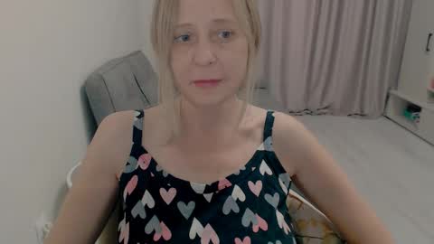 Snapshot of milanav chatting on 11/09/25, 04:44 Milena online show from 11/09/25, 04:44