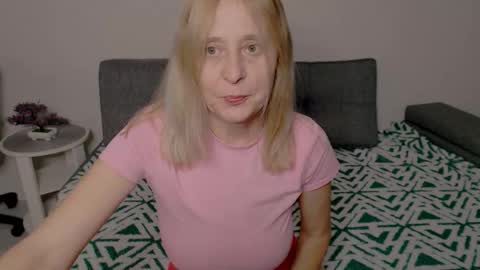 Snapshot of milanav chatting on 11/21/25, 03:11 Milena online show from 11/21/25, 03:11