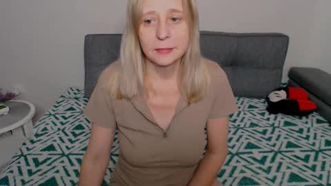 Snapshot of milanav chatting on 12/14/25, 07:25 Milena online show from 12/14/25, 07:25