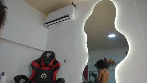 Snapshot of milanhtx2 chatting on 01/06/25, 12:48 milanx2 online show from 01/06/25, 12:48