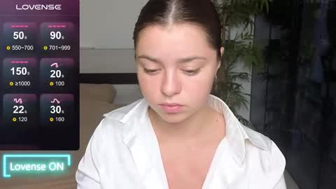 Mila online show from 09/18/25, 10:45