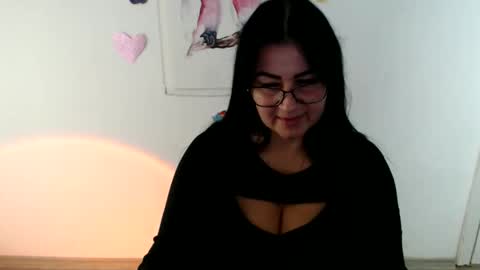 Snapshot of milania_milaa chatting on 10/29/25, 11:23 milania_milaa online show from 10/29/25, 11:23