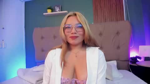Snapshot of milanii_ chatting on 06/10/26, 11:20 milanii online show from 06/10/26, 11:20