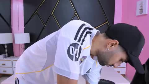 Snapshot of milanzaire chatting on 11/09/25, 09:35 milanzaire online show from 11/09/25, 09:35