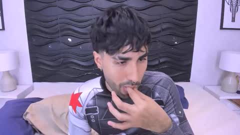 Snapshot of milanzaire chatting on 11/19/25, 12:43 milanzaire online show from 11/19/25, 12:43