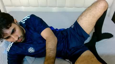 Snapshot of milanzaire chatting on 12/13/25, 08:36 milanzaire online show from 12/13/25, 08:36