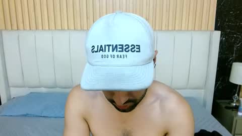 Snapshot of milanzaire chatting on 12/14/25, 04:01 milanzaire online show from 12/14/25, 04:01