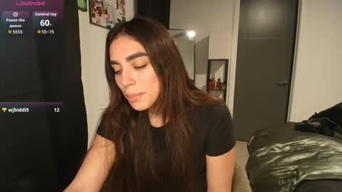 Snapshot of milaseren chatting on 02/26/26, 02:10 Mila online show from 02/26/26, 02:10