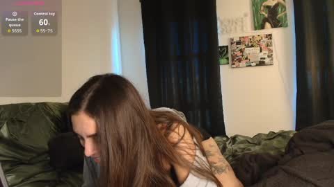 Snapshot of milaseren chatting on 04/03/26, 01:14 Mila online show from 04/03/26, 01:14
