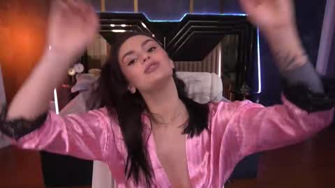 Snapshot of milashalovely chatting on 10/24/25, 02:24 Milasha online show from 10/24/25, 02:24