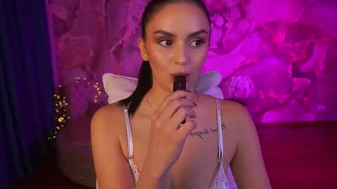 Snapshot of milashalovely chatting on 10/25/25, 08:25 Milasha online show from 10/25/25, 08:25