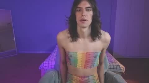 Snapshot of milaslovv chatting on 09/22/25, 03:47 Mila online show from 09/22/25, 03:47