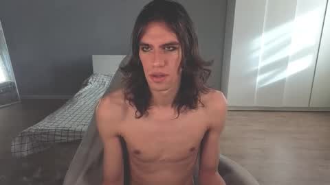 Snapshot of milaslovv chatting on 10/15/25, 08:14 Mila online show from 10/15/25, 08:14