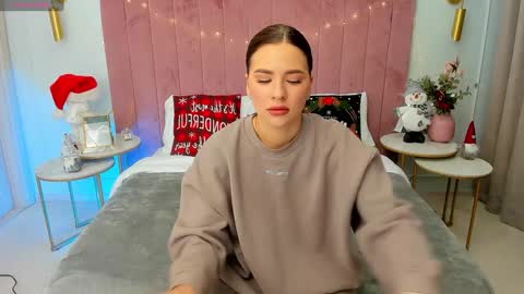 Snapshot of milavox chatting on 12/22/24, 05:34 Mia online show from 12/22/24, 05:34