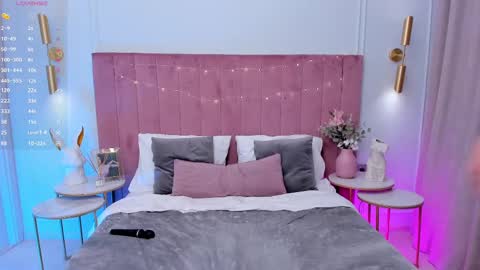 Snapshot of milavox chatting on 02/21/25, 11:44 Mia online show from 02/21/25, 11:44