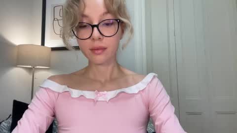 Snapshot of milayah chatting on 11/11/25, 03:34 Mila online show from 11/11/25, 03:34