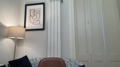 Snapshot of milayah chatting on 11/19/25, 11:43 Mila online show from 11/19/25, 11:43