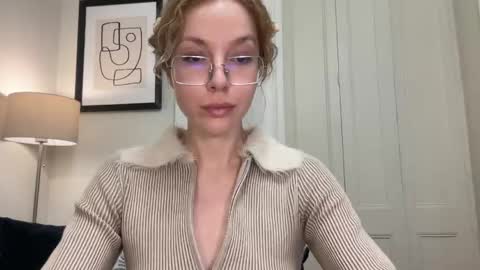 Snapshot of milayah chatting on 11/30/25, 03:49 Mila online show from 11/30/25, 03:49