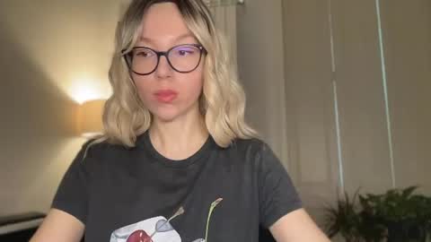 Mila online show from 06/15/26, 08:05