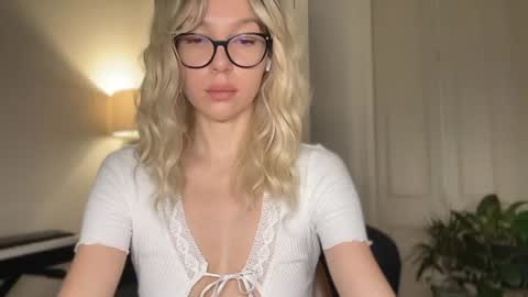 Mila online show from 07/03/26, 04:13