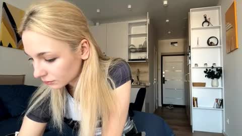 Millla online show from 10/07/25, 07:38