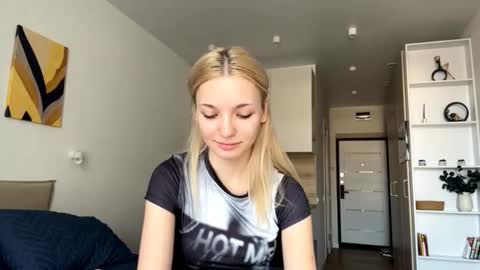 Millla online show from 10/08/25, 08:34
