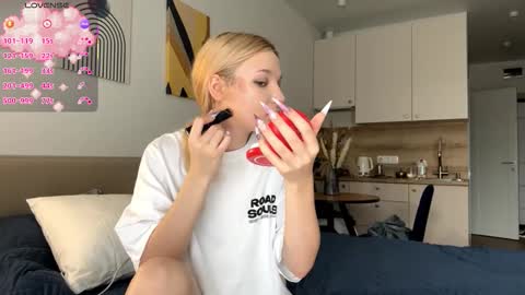 Millla online show from 10/10/25, 08:35