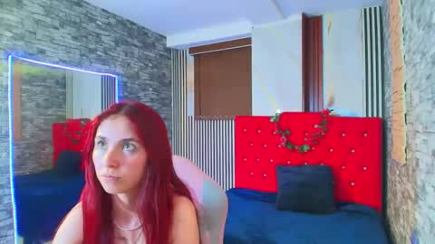 Snapshot of mildrecute chatting on 11/13/25, 09:25 Ana online show from 11/13/25, 09:25