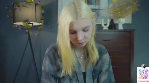 Mila online show from 02/23/25, 02:40