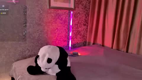 Mia online show from 06/04/26, 02:45