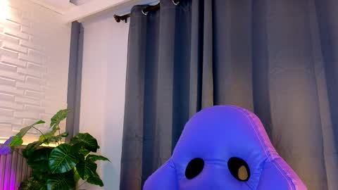 Snapshot of milena_lawson chatting on 10/25/25, 11:40 milena_lawson online show from 10/25/25, 11:40