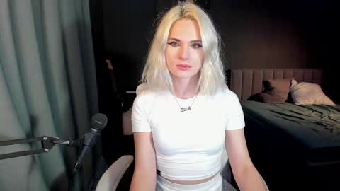 Milena online show from 02/23/25, 10:53