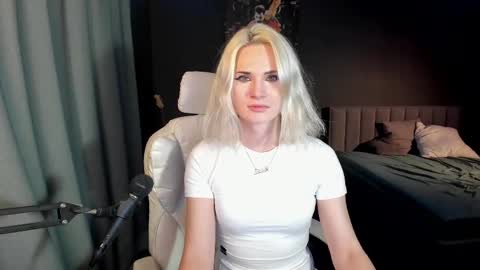 Milena online show from 02/24/25, 01:57