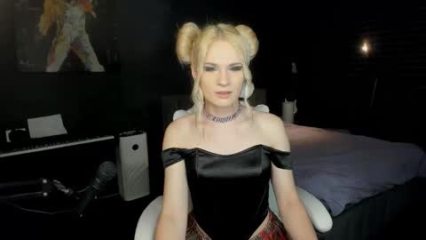 Snapshot of milena_marshmallows chatting on 10/14/25, 01:28 Milena online show from 10/14/25, 01:28