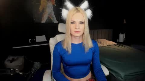 Snapshot of milena_marshmallows chatting on 10/15/25, 02:44 Milena online show from 10/15/25, 02:44