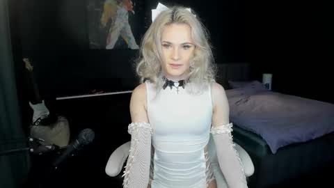 Snapshot of milena_marshmallows chatting on 10/29/25, 07:21 Milena online show from 10/29/25, 07:21