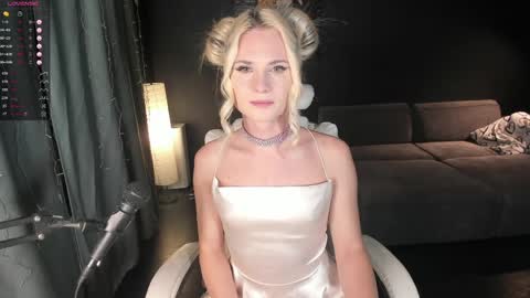 Snapshot of milena_marshmallows chatting on 04/09/26, 02:00 Milena online show from 04/09/26, 02:00