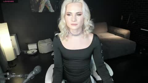 Snapshot of milena_marshmallows chatting on 05/04/26, 01:45 Milena online show from 05/04/26, 01:45